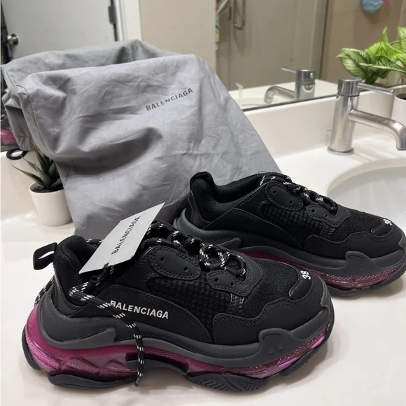 Brand new Balenciaga women’s triple s lug sole sneakers (black/pink) size 8 US - Picture 6 of 12